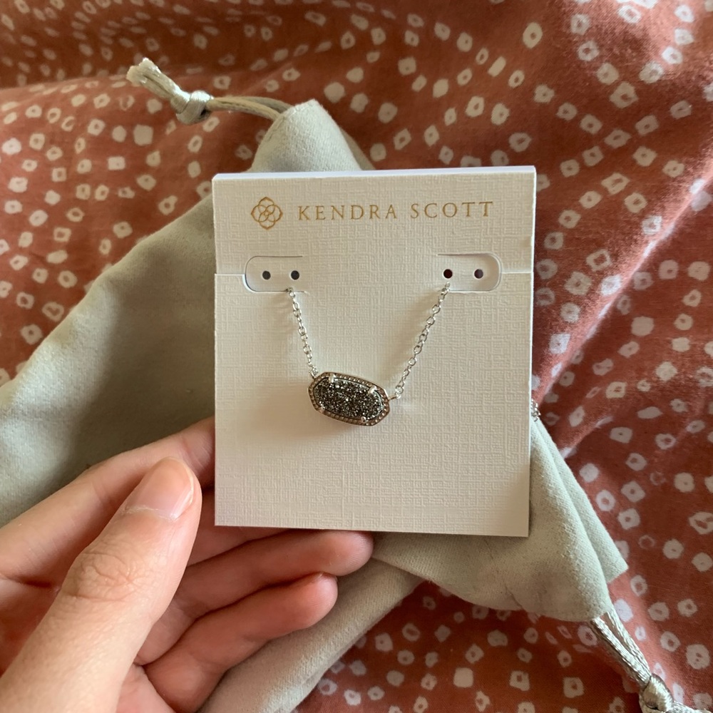 Kendra Scott necklace
